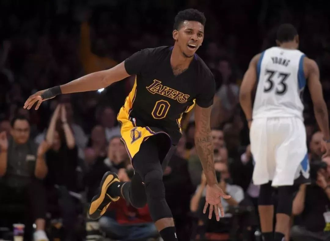 加拉：切尔西应该签下奥斯梅恩，他能带领蓝军重回巅峰（加拉建议切尔西引进奥斯梅恩：他能助蓝军重返巅峰）