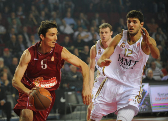 王钰栋新经纪公司：曾代理莱万、拜尔，旗下球员多在德国、瑞士踢球（王钰栋签约新经纪公司：曾代理莱万、拜尔，客户多在德国与瑞士联赛效力）