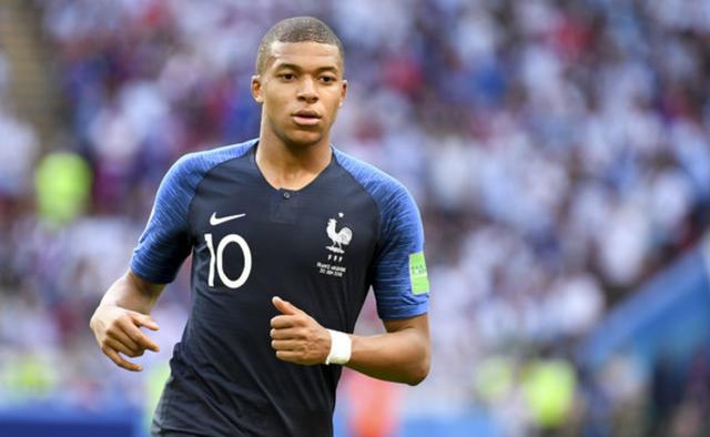 巴萨梅西自由球进球助球队领先（梅西任意球破门助巴萨取得领先）