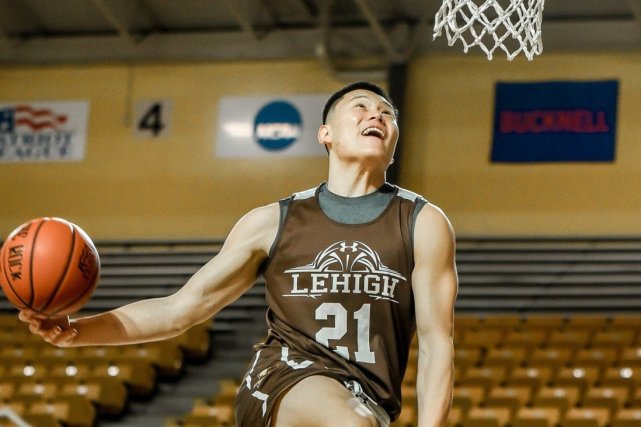 范晓冬：贺一然玷污了亚泰17号，亚泰老领导曾说降级哪也别去（范晓冬称贺一然不配亚泰17号：老领导曾说降级哪也别去）