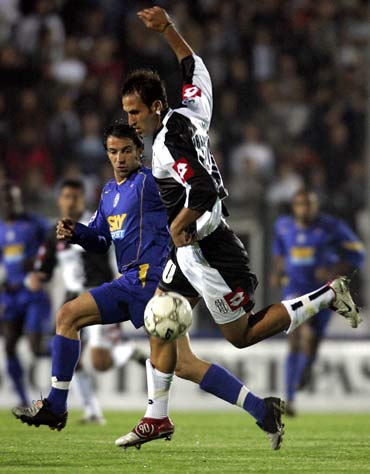 🔥梦回巅峰！哈登三分16中10轰赛季新高55分（💥三分雨倾盆！哈登外线16投10中狂飙赛季新高55分）