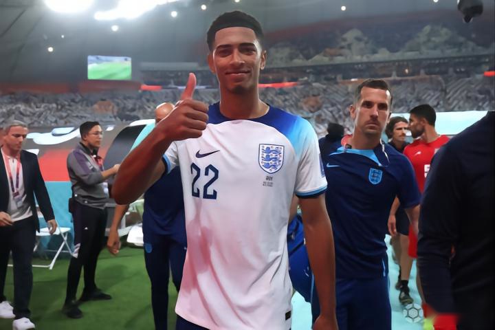 手感不佳！希罗半场11中2拿10分，正负值-14全场最低（状态低迷！希罗半场11投仅2中取10分，正负值-14全场垫底）