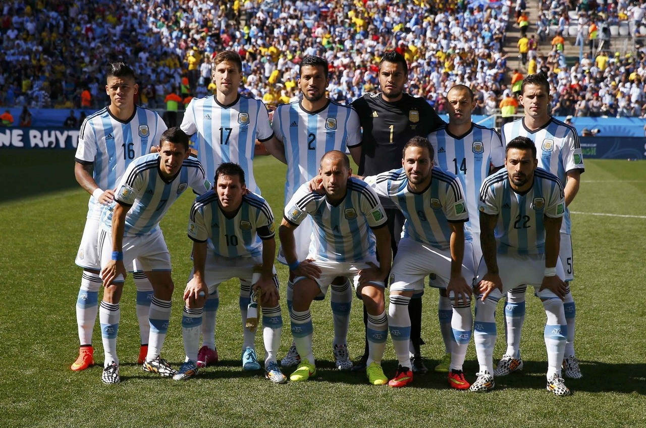 11月22日，在2025华润饮料中超联赛第30轮...（11月22日，2025赛季华润饮料中超联赛第30轮打响）