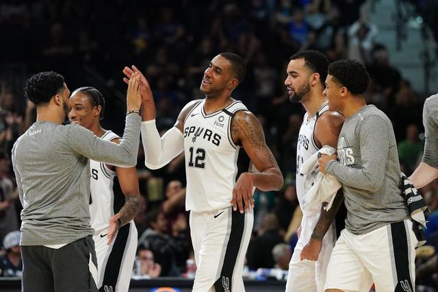 英超：阿森纳客场3-1击败诺维尔（阿森纳英超客场3-1击退诺维尔）