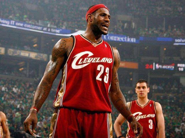 第94分钟丢球，阿森纳遭读秒绝杀！领先优势只剩3分，曼城看到希望！（阿森纳第94分钟读秒丢球遭绝杀，领先缩至3分，曼城重燃希望）